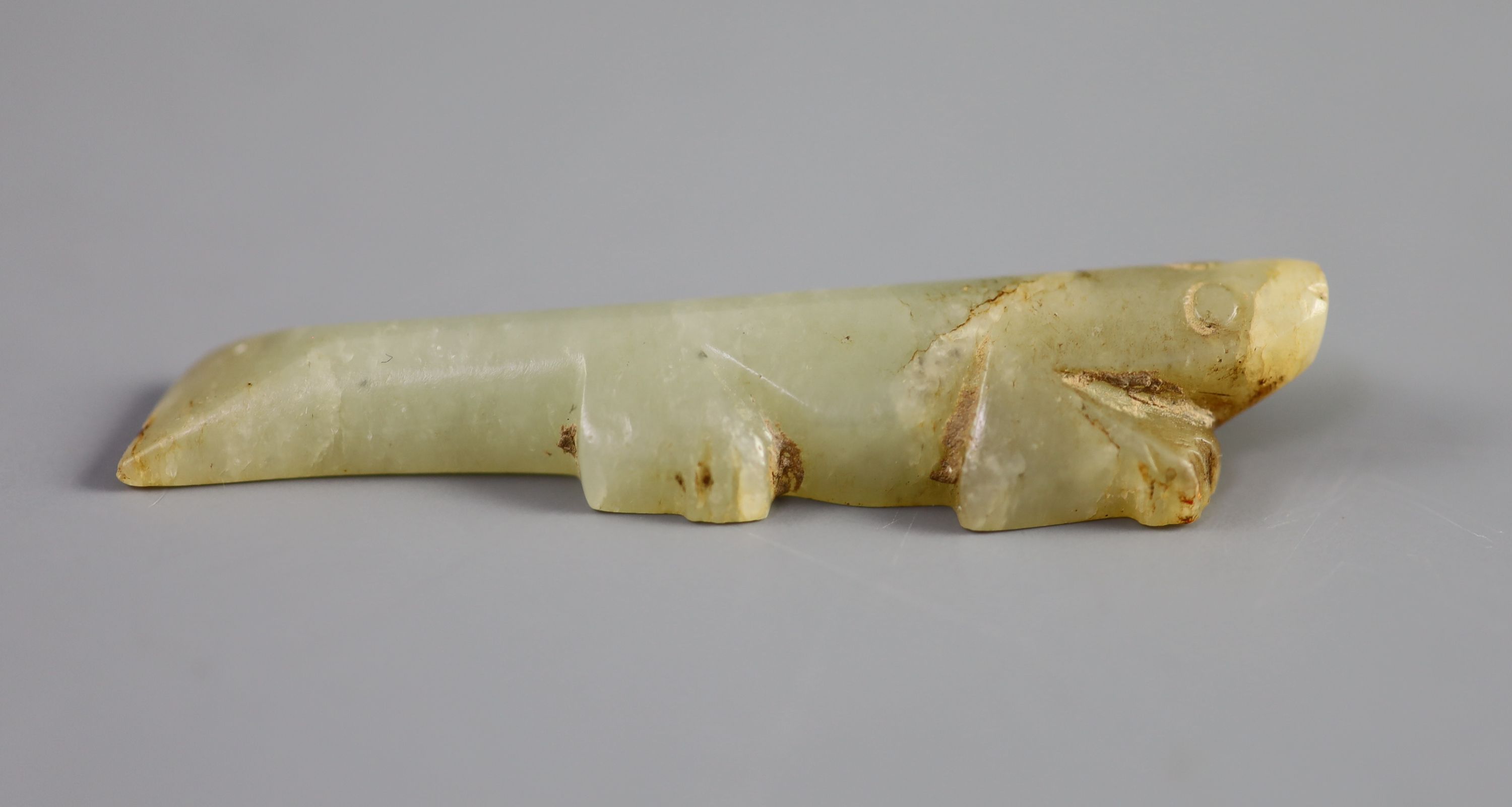 A Chinese archaic celadon jade figure of a crocodile, 6.1 cm